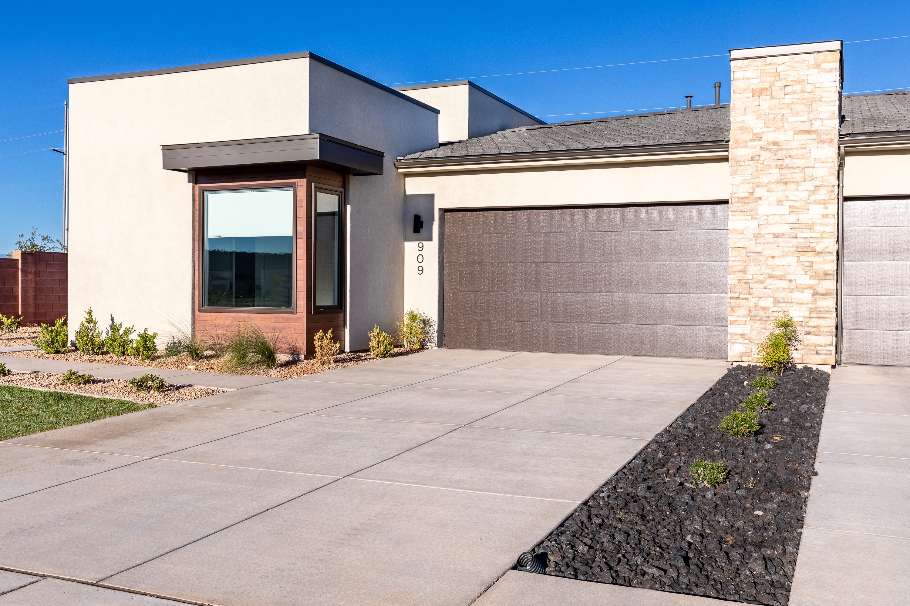 2823 East Snowberry Drive